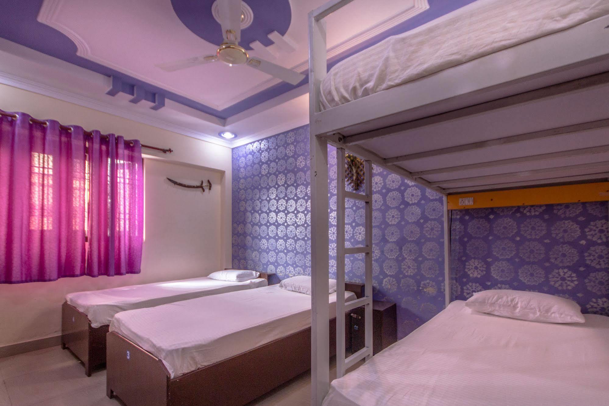 Auberge de jeunesse Backpacker Panda Friends - Agra à Agra  Extérieur photo